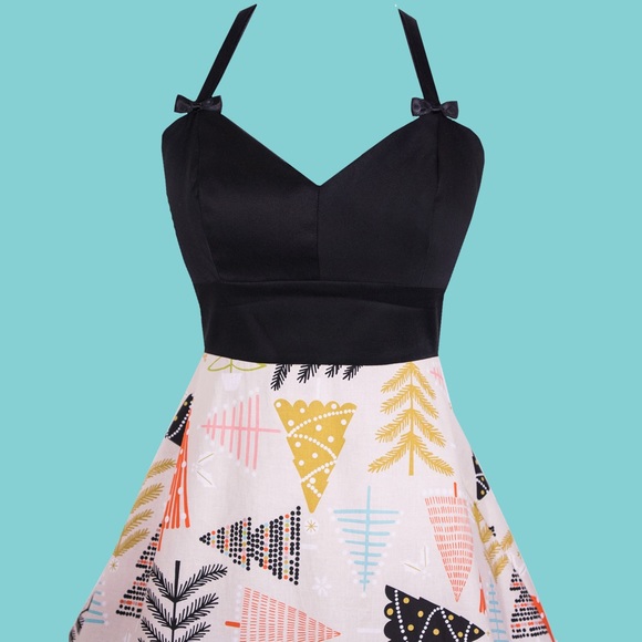 ❌SOLD OUT ❌HP💕Holiday Tree Print Sweetheart Dress - Picture 3 of 5